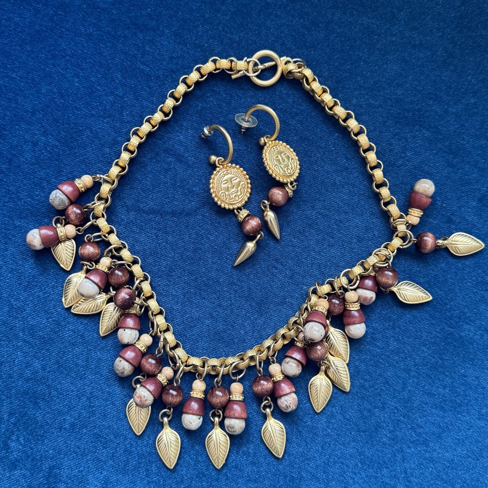 Vintage Gold pleated Necklace and Earrings.